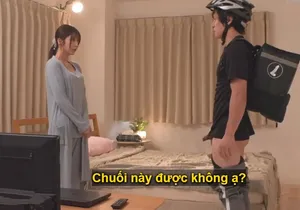 Em có muốn thử bú ti hai chị không