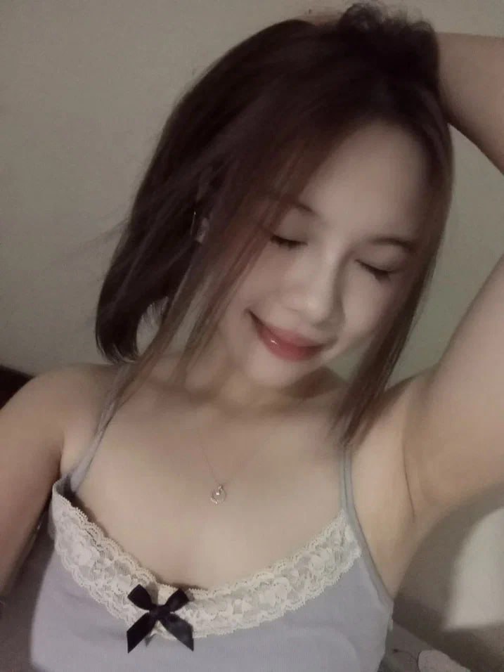 Nữa đêm chú mò vào phóng cháu gái khi thấy cháu đã dậy thì và thật dễ thương