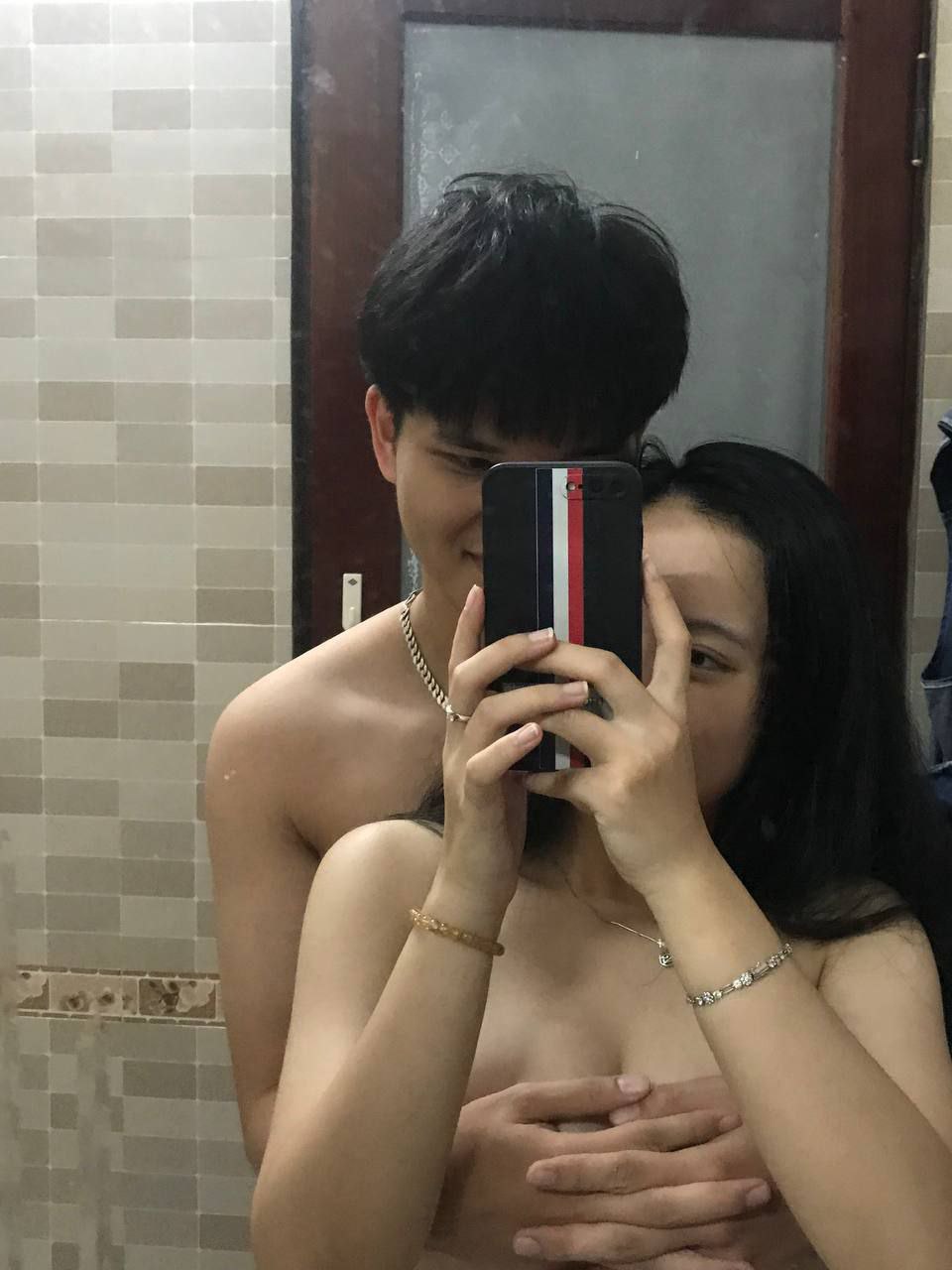 Tình cảm nguội lạnh sau 3 năm kết hôn, Người vợ lén lút với cấp dưới của chồng